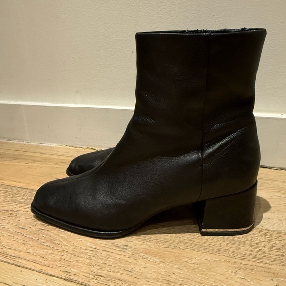 Kenneth Cole Square Toe Black Ankle Boots - Picture 5 of 13